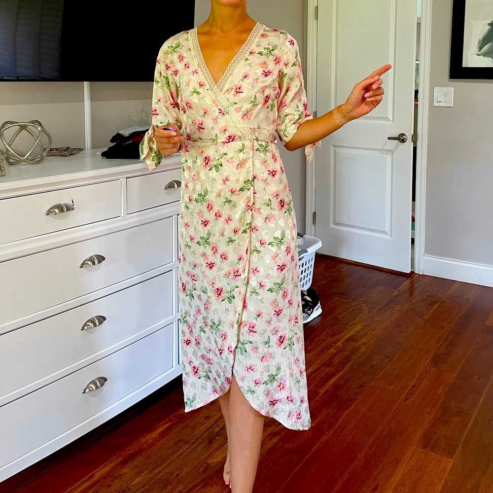 Topshop. Floral Wrap Dress. Size US 6.